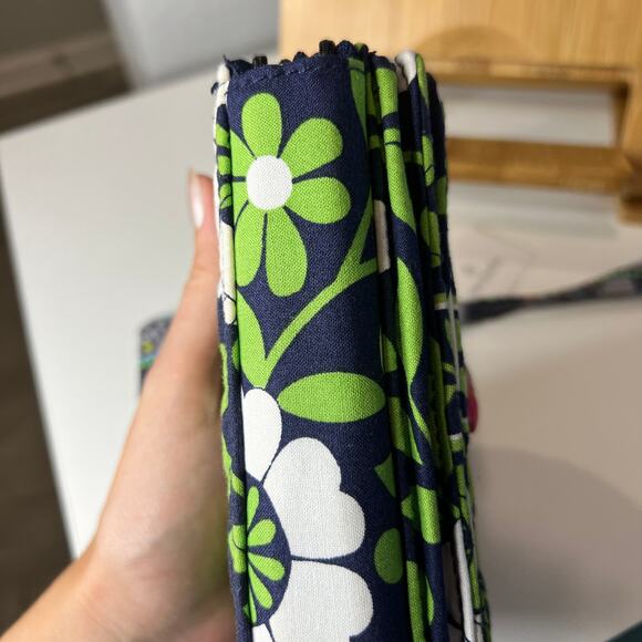 Bundle Vera Bradley Zip Around Wallet and NWT Luggage Tag - Picture 7 of 7